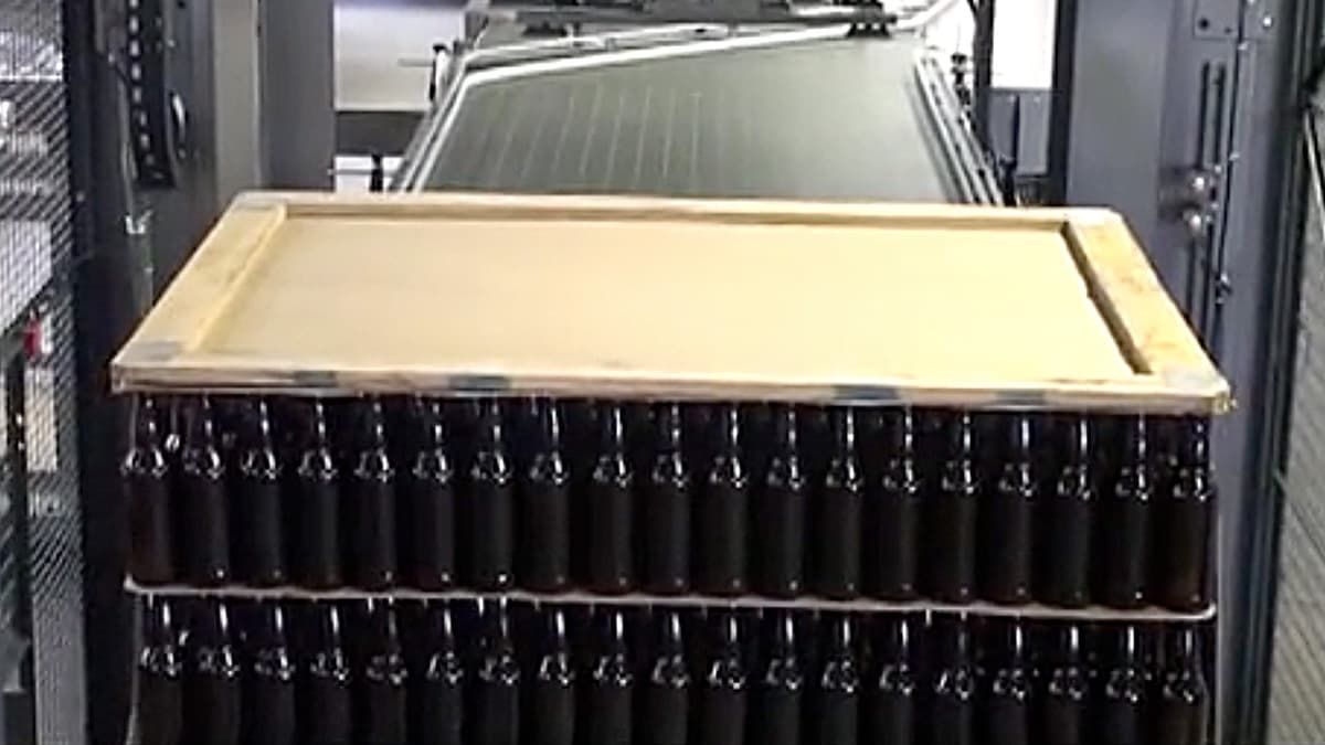 Depalletizer ends bottlenecks